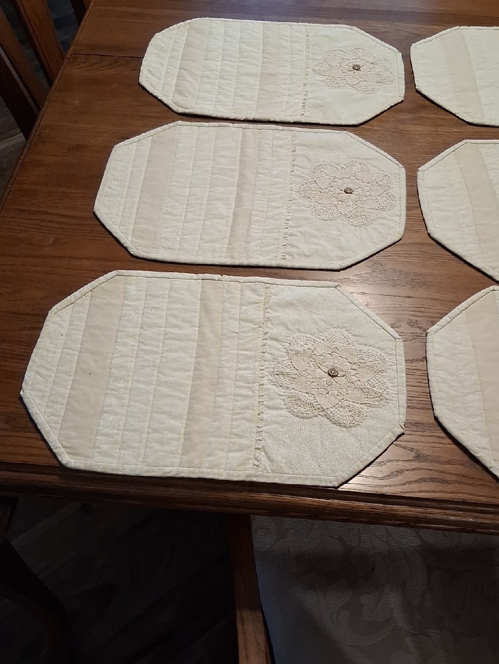6 pc bundle of Cream linen, Lace, Quilted,& crocheted‎ Flower Placemats